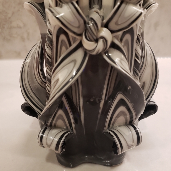 Hand carved grey, white and black candle carved in Hawaii - Picture 6 of 8